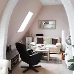 Geraeumige In Mit Terrasse By Interhome * 징스트