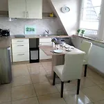 아파트 Geraeumige In Mit Terrasse By Interhome *