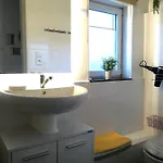 아파트 Geraeumige In Mit Terrasse By Interhome