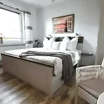 Geraeumige In Mit Terrasse By Interhome 아파트