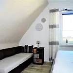 아파트 Geraeumige In Mit Terrasse By Interhome